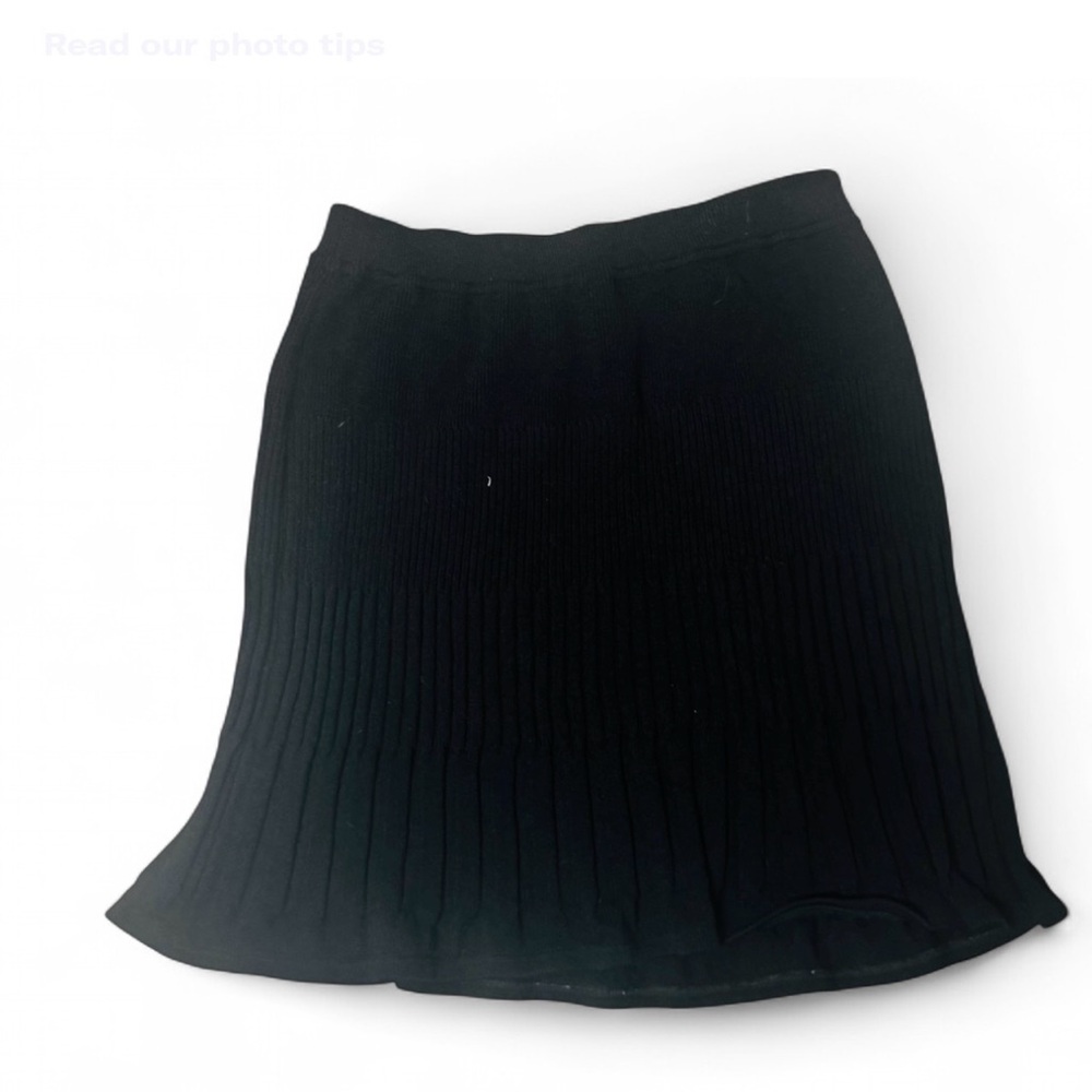 St. John Collection by Marie Gray women’s Black  skirt Sweater size 8 reg $275